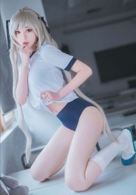 公在客厅里吃我的奶涨奶电影